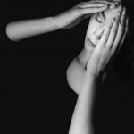 Photo la-penseuse-aux-yeux-clos