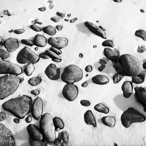 Galets dans la neige